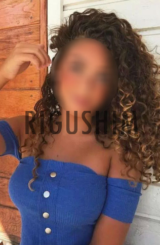 עם רגליים דקיקות וצרי ירכיים, בן 26, בדיפלומטיות.